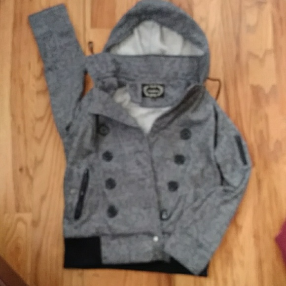 Hooded jackets - Picture 2 of 6